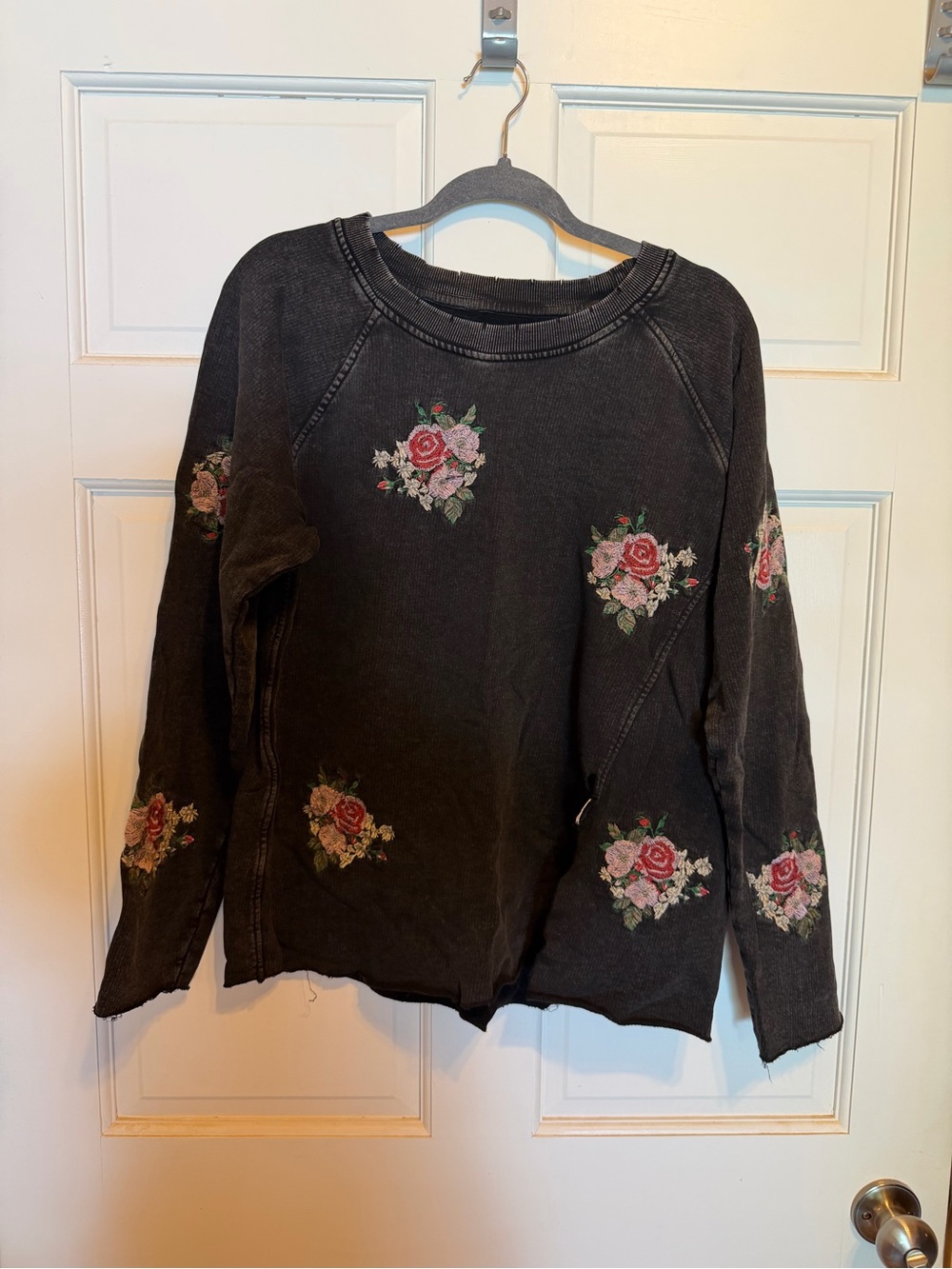 Lucky Brand Embroidered Rose Distressed Sweatshirt sz Large